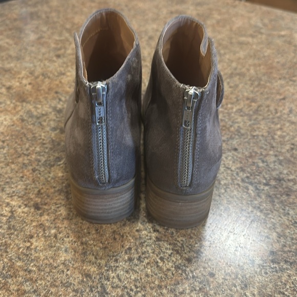 Dolce Vita Asymmetrical Ankle Bootie Size 11 Gray Back Zipper Closure Almond Toe - Picture 9 of 16